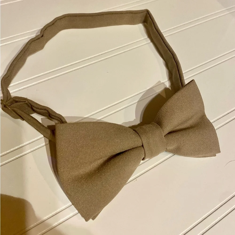 💎3 FOR $20💎Classic Tan Kids Bow Tie